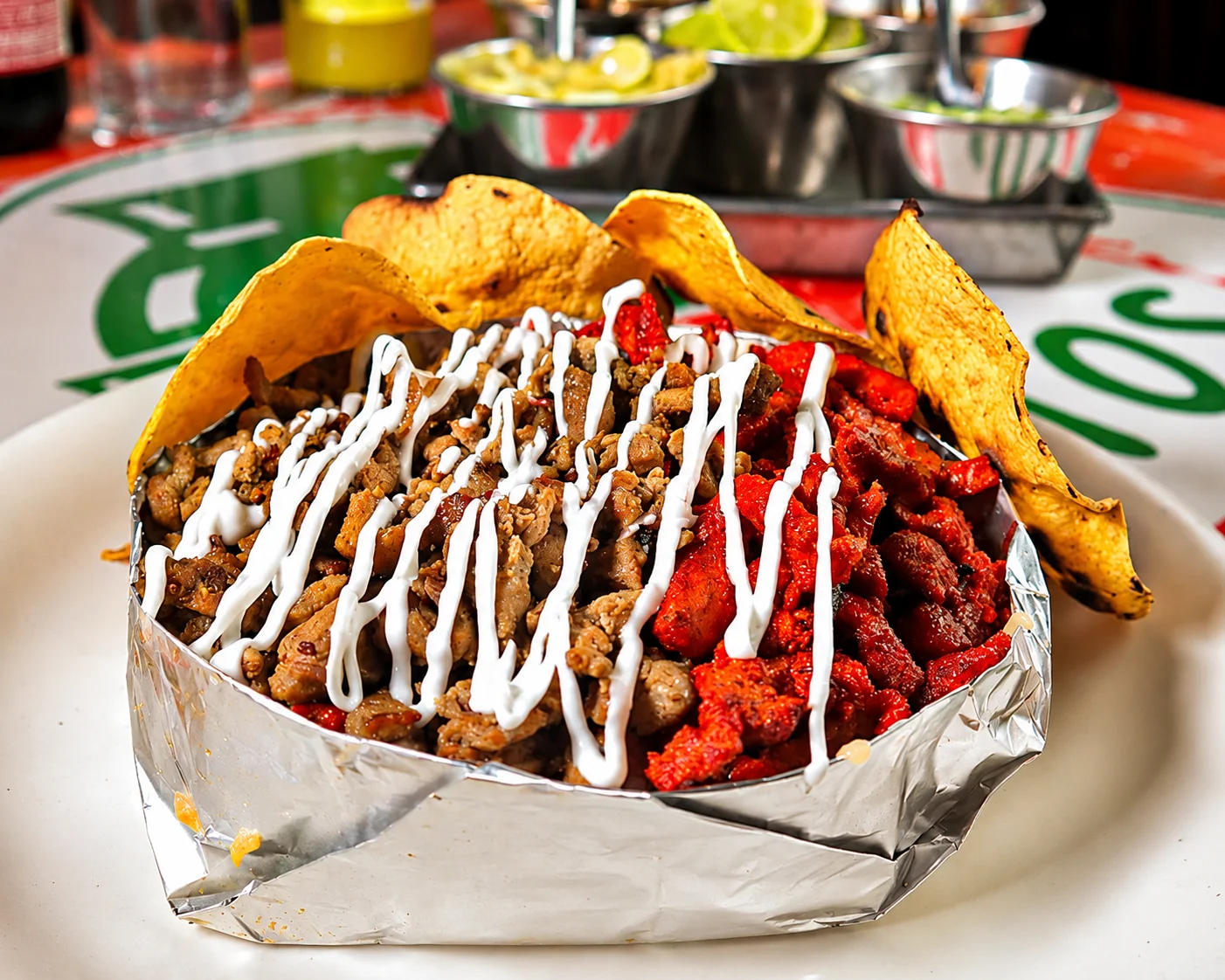 Aquí 3 taquerías en Las Torres con papas asadas gigantes, quesosas y con carne mixta. Una de ellas es la favorita de varios famosos y políticos. ¿Las conocías?