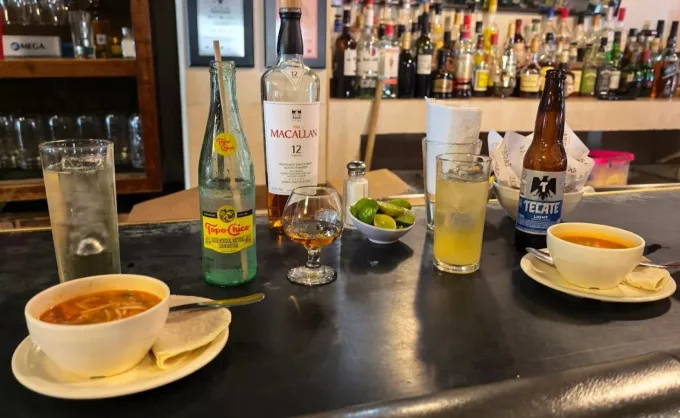 La cantina tradicional en NL conserva el patrimonio norestense en sus platillos y arquitectura rústica. Aquí 5 en el centro de MTY que continúan sirviendo botanas - Monterrey Centro, Nuevo León