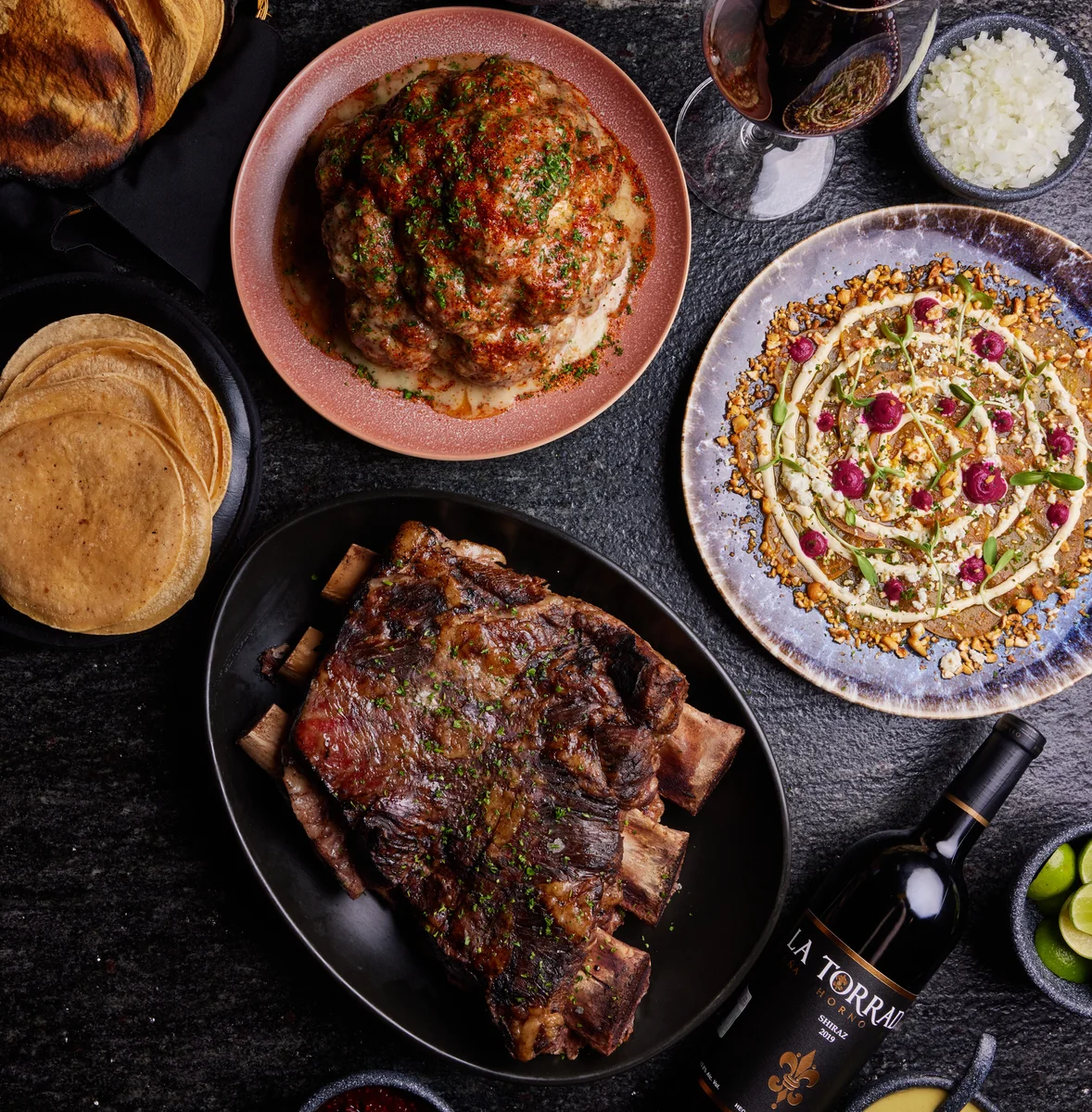 "Si le pudieras recomendar a un amigo extranjero solo un restaurante, ¿cuál sería?" Residente le hizo esta pregunta a 1,000 regios, aquí  el top 10 más mencionados — Gastronomía en Monterrey, Nuevo León
