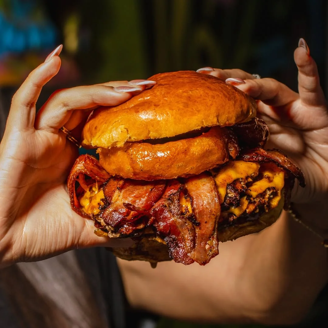 ¿Cansado de buscar promociones en todas partes? Residente te comparte 28 descuentos especiales de hamburguesas en todo MTY para hoy jueves 28 de mayo — Gastronomía en Monterrey, Nuevo León