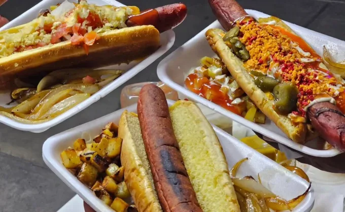 Aperturas. Un nuevo 'food park' pet-friendly abrió en SNN: lotería los jueves, barra de café y matcha, postres monchosos, hamburguesas de pizza y jochos gigantes