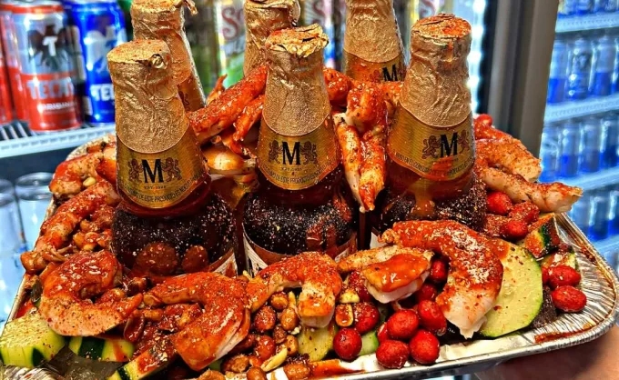 No tienes que ir a hasta Carretera para encontrar los litros grandes, preparados y "monchosos". Aquí 3 populares en Cumbres y Guadalupe con 75+ opciones de bebidas - Guadalupe, Nuevo León