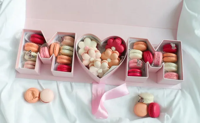 ¿Ya tienes el postre para mamá? Aquí 8 opciones con pasteles, macarons y panqués en SPG, MTY y SNN para celebrar. Todos son bajo pedido - Monterrey Centro, Nuevo León