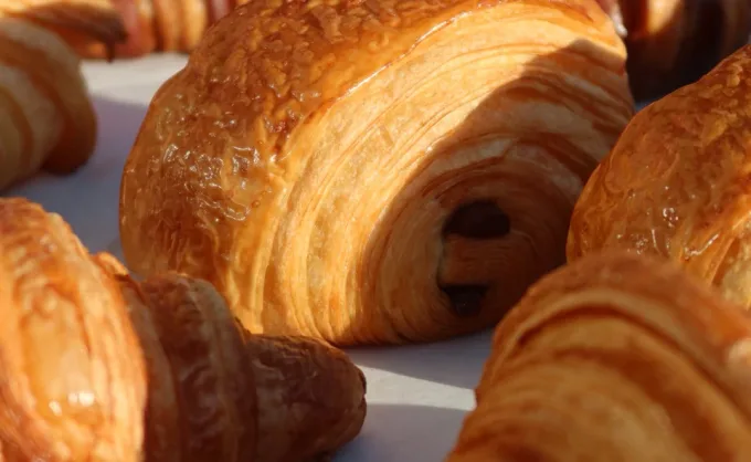 Novedades. Aquí 3 lugares nuevos de postres en SNN, SPG y MTY: yogurts con toppings y tapioca, pan mexicano horneado con masa madre y repostería francesa con café