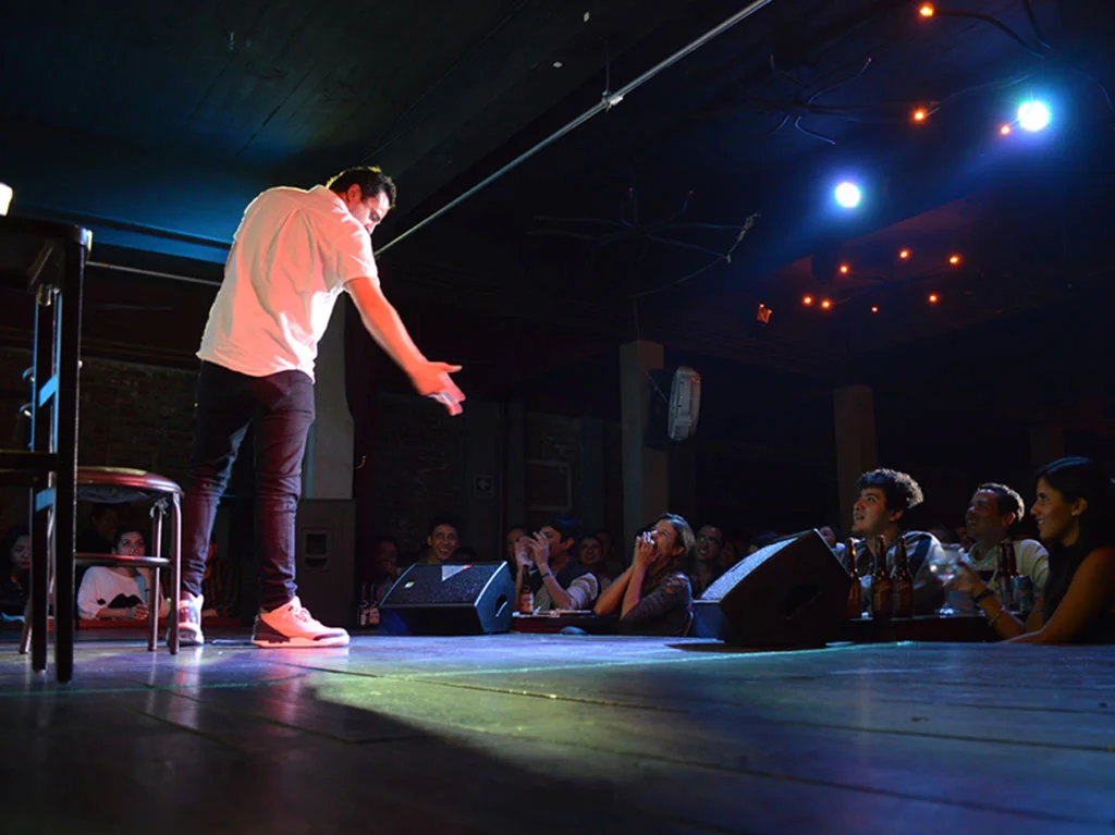 Tres bares de comedia con cartelera, tragos y comida en SNN
