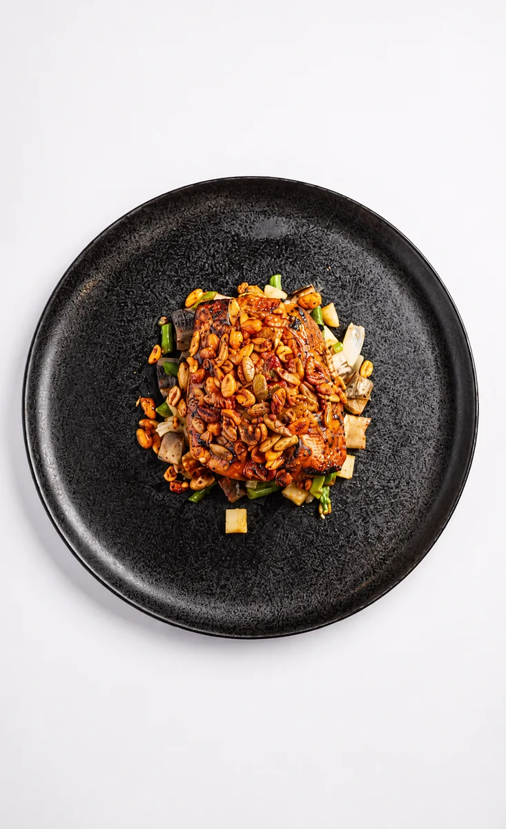 La Colonia ya tiene su "Platillo Icónico de Nuevo León": Totoaba Zarandeada, un pez endémico de México preparado con adobo de morita y frutos secos enchilados — Gastronomía en Monterrey, Nuevo León