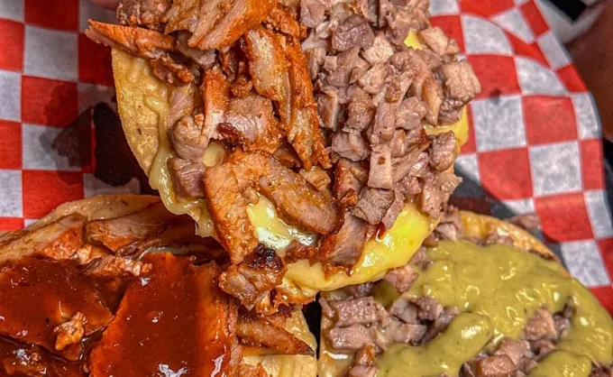 Tres taquerías en Zona Tec con volcanes de carne, trompo y molleja