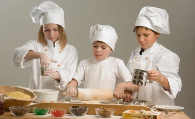 Comienza el campamento de verano "Mini pasteleros" y "Jóvenes chefs por el mundo"