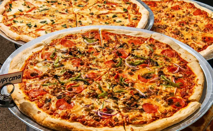 Tres pizzas locales extra grandes con más de 20 variantes de toppings en San Nicolás, Cumbres y Santa Catarina