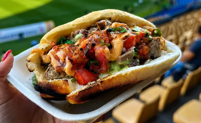 ¿Sabías que el Fan Fest de Monterrey tiene comida regional, mexicana, española, árabe, americana y asiática? Aquí todo sobre su oferta gastronómica