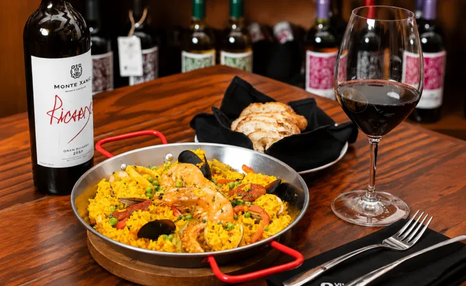 Favoritos. En SPG hay un lugar que reúne más de 300 etiquetas de vinos, ofrece cocina mediterránea, organiza catas y tiene presentaciones de tablao flamenco 