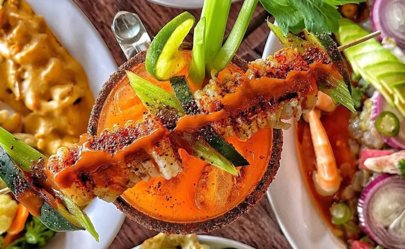 "Este lugar de mariscos es para las familias y los amigos que buscan platillos bien servidos en Apodaca" El Regio Tragón — Gastronomía en Monterrey, Nuevo León