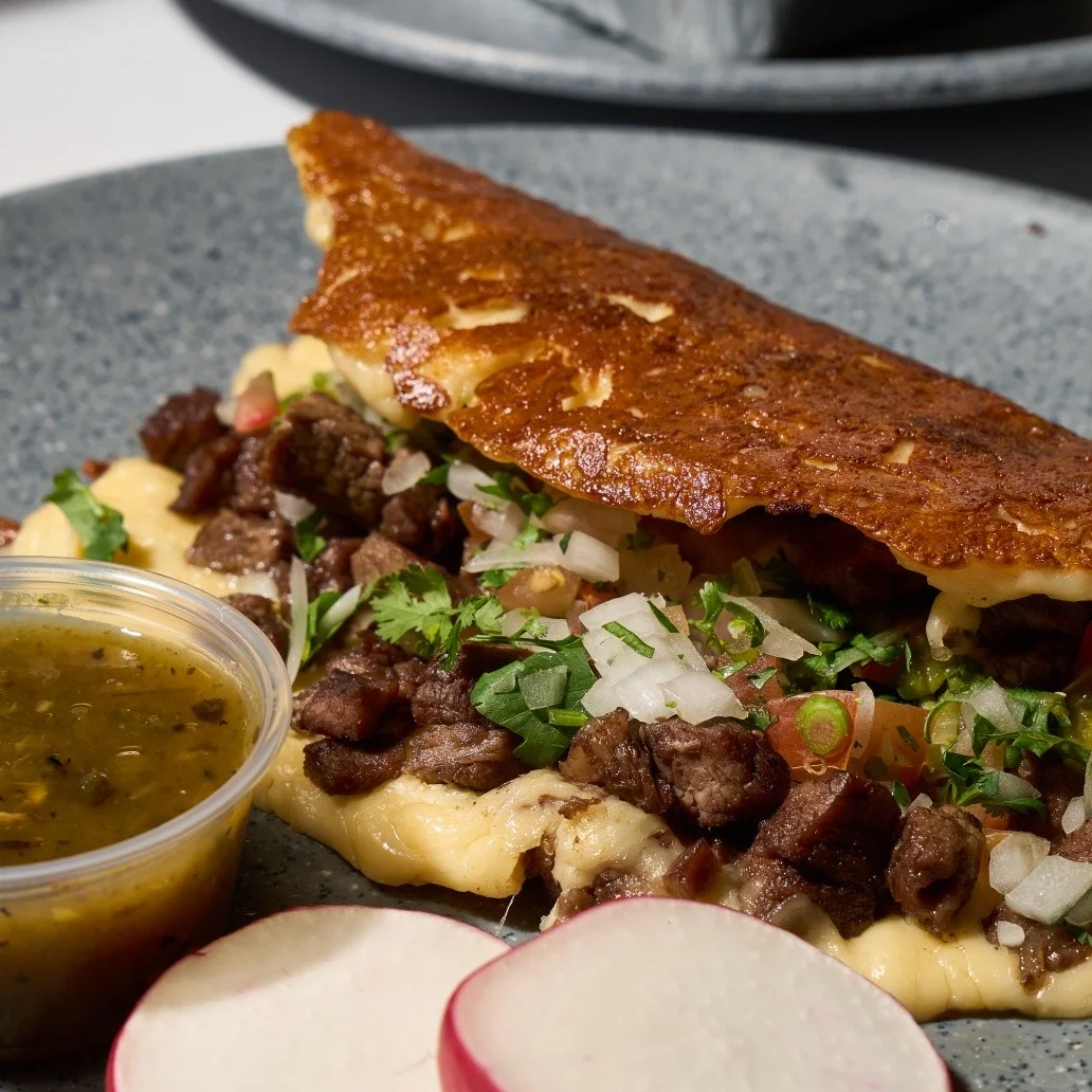 Sigas o no la dieta keto, los tacos en costra de queso son más llenadores. Aquí 4 taquerías de San Jemo que los ofrecen con carne asada, trompo y campechaneados