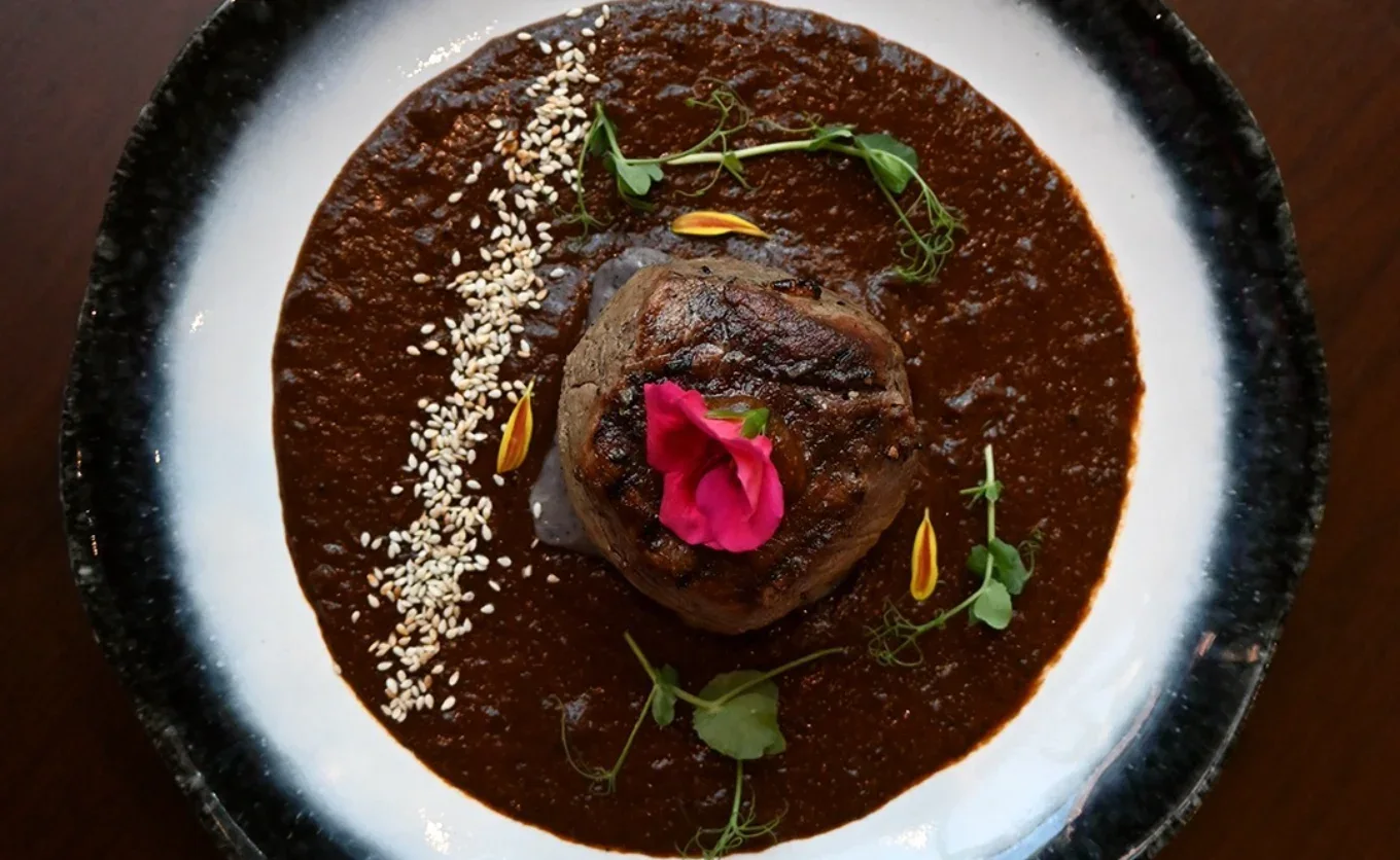 "Aún nos hace falta difundir qué es la gastronomía mexicana". Raúl Leal, socio fundador de Tatemate, y el reto de diversificar la propuesta gastronómica regiomontana
