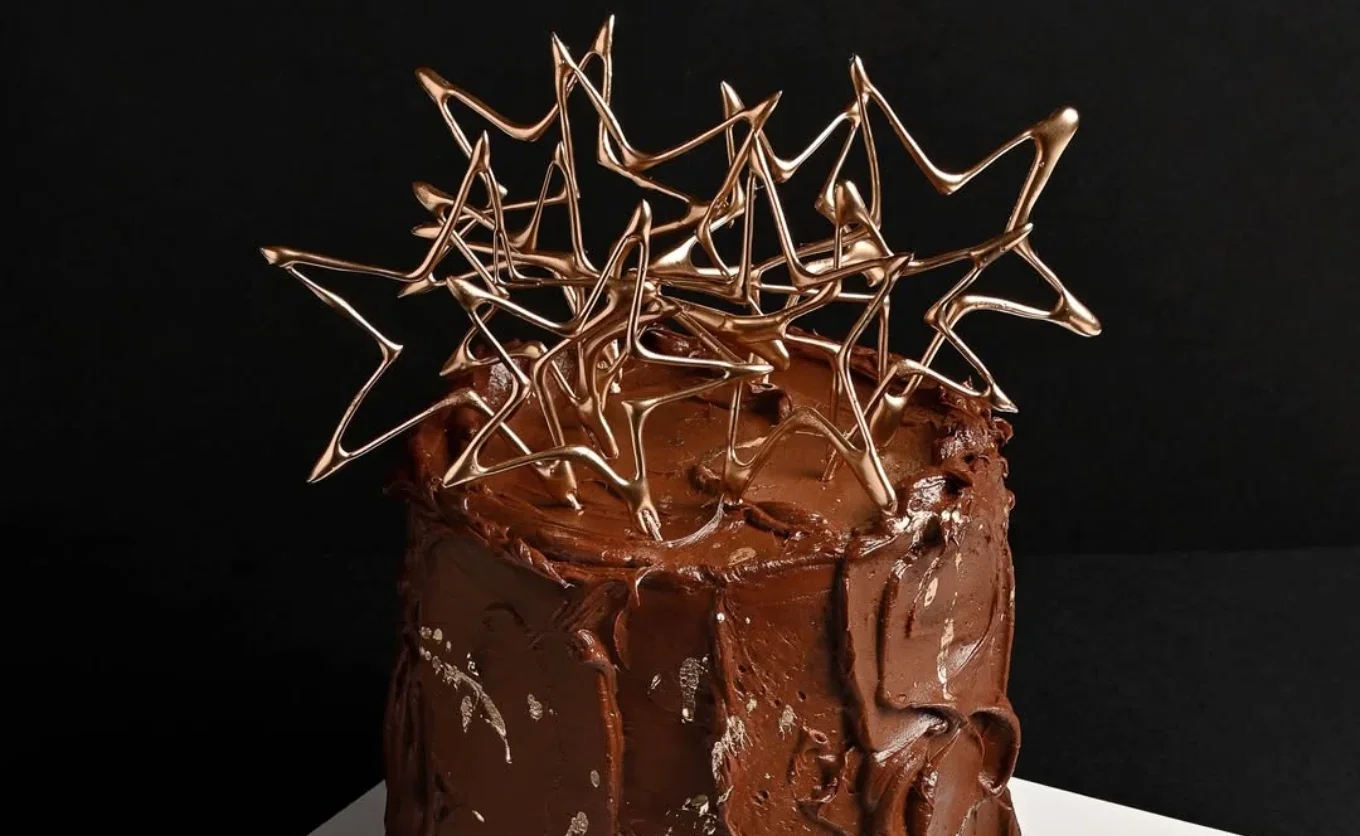 Tres pasteles de chocolate caseros y sampetrinos