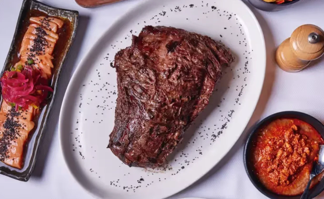 Favoritos. Para una velada especial con vistas a la ciudad: este restaurante de SPG ofrece platillos internacionales, cortes finos de carnes y postres de lujo