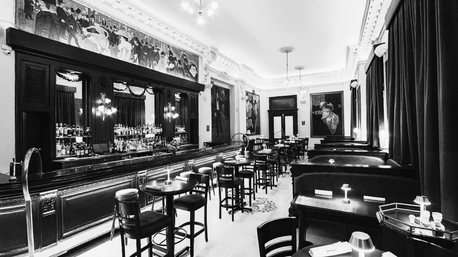 Ruta de cantinas. ¿Qué tienen en común García Márquez, María Felix, Pavarotti, Celso Piña, Rufino Tamayo y Leonora Carrington? Que todos han ido al Bar 1900