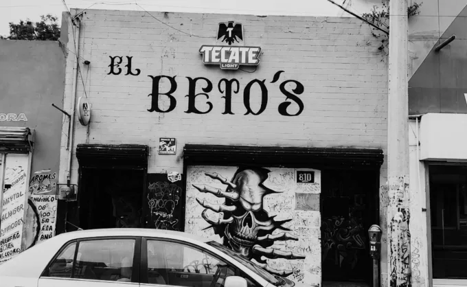 Ruta de cantinas. El Beto's Bar: o "El bar de papá", con música en vivo desde punk hasta norteñas y famoso por su tradición "hombre mojón"