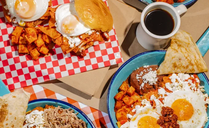 Favoritos. En SPG y MTY hay un restaurante con propuesta 100% Tex-Mex: waffles con pollo, pulled pork, BBQ, malteadas y clases de baile country por las tardes