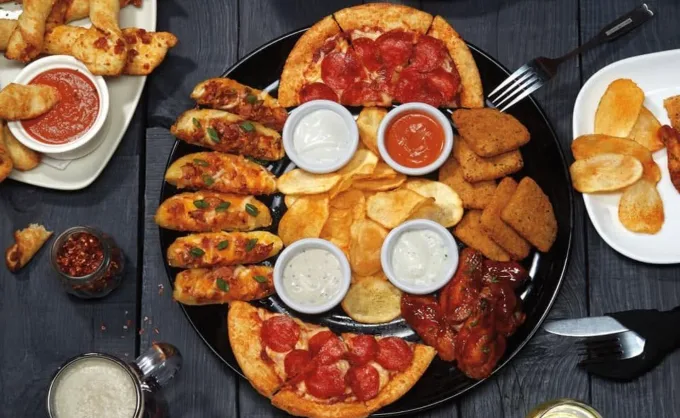 Tres sports bar con menú y área de juegos para niños en MTY — Gastronomía en Monterrey, Nuevo León
