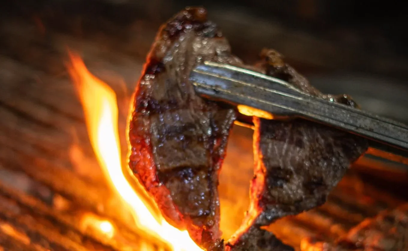 Tres lugares con kilos de carne asada accesibles en Carretera