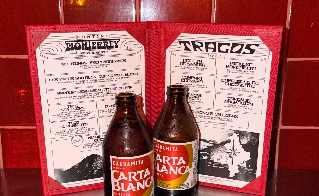 En Centrito abrió un bar que reinterpreta la cultura regia: sombreros vaqueros, canciones norteñas, tacos con papas trufadas y cócteles con jugo de carne