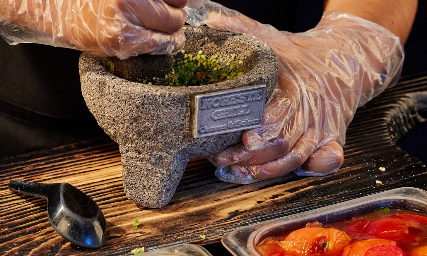 Especial. Elaborado en los Altos de Jalisco y reposado durante meses, el tequila "La Puerta Negra" de Noreste Grill es ejemplo de herencia y tradición mexicana