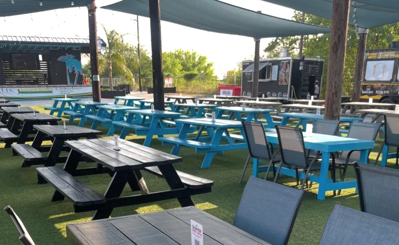 Un antiguo espacio en Harlingen hoy reúne comida, música y eventos — Gastronomía en Monterrey, Nuevo León