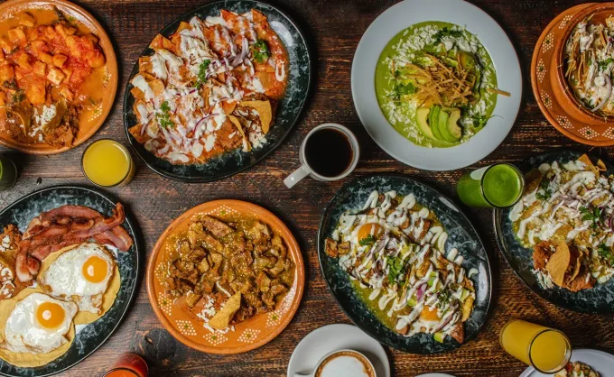 Hay restaurantes que visitamos por su oferta gastronómica, y hay otros que van más allá y nos "restauran", que se convierten en espacios de confort llenos de memoria