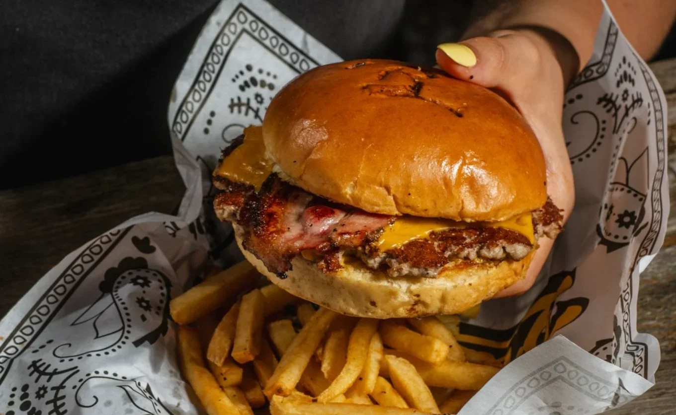 Cinco 'smashed burgers' jugosas y populares en Cumbres