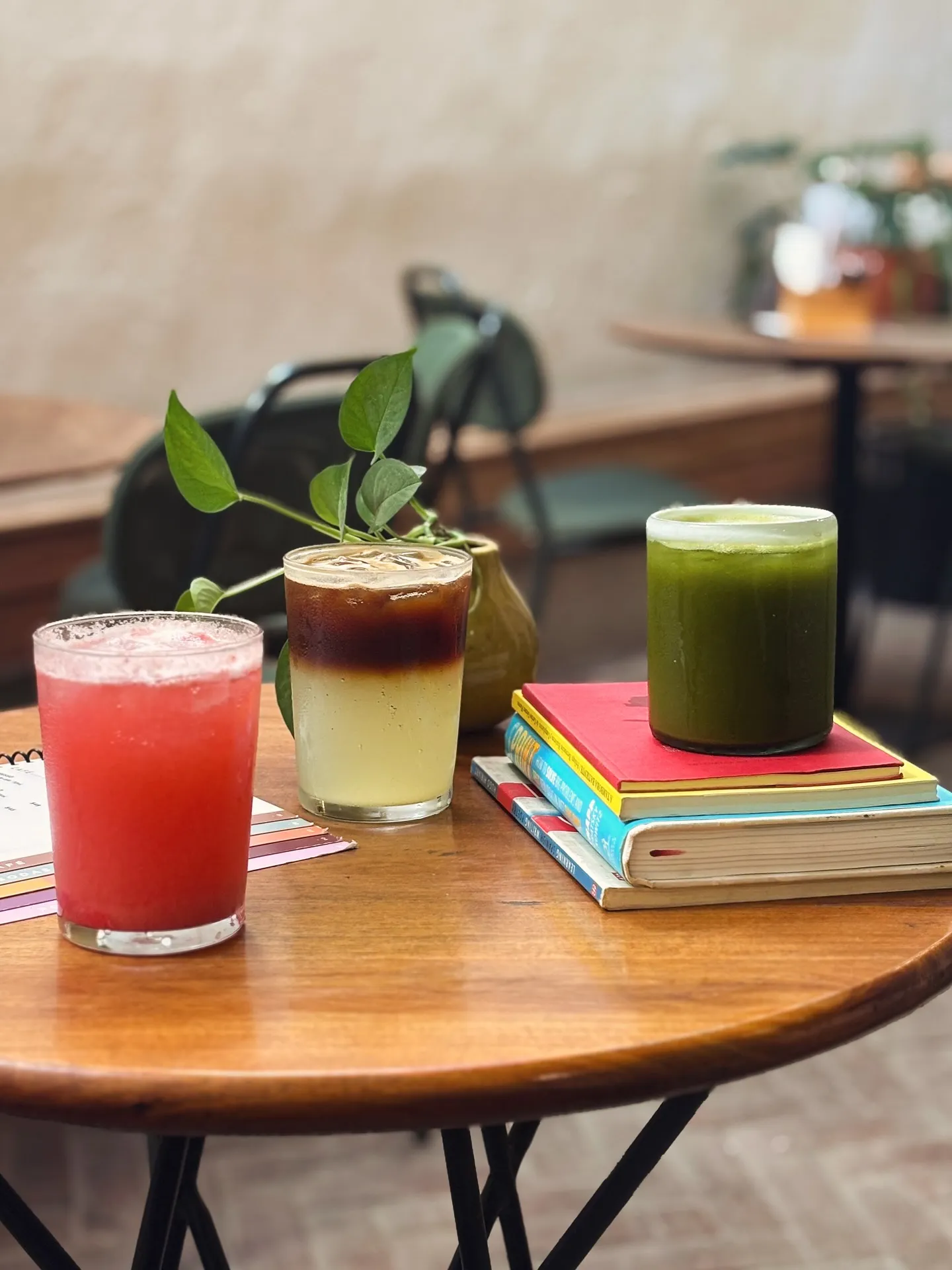¿Qué pasa cuando las grandes cadenas se "inspiran" de las cafeterías locales? Parece que la creatividad surge de las barras de especialidad