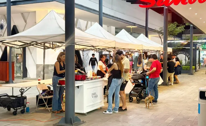 Antes, visitar los mercados era cosa de "barrio", ahora los centros comerciales más populares de NL tienen sus propios mercaditos los fines de semana