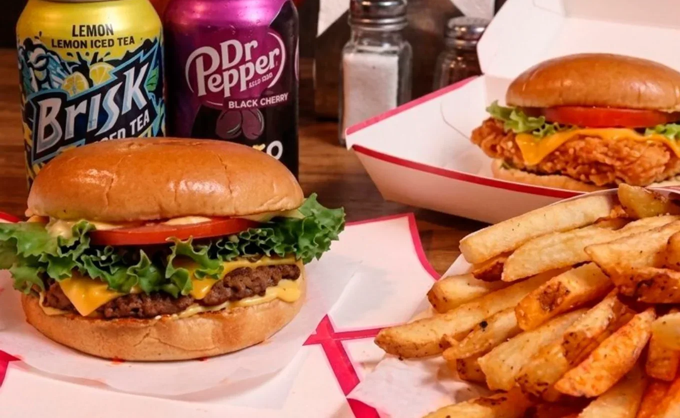 Una hamburguesería estilo americano llegó a San Jerónimo, hasta tienen refrescos de Estados Unidos