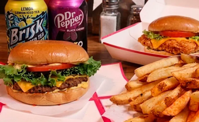 Una hamburguesería estilo americano llegó a San Jerónimo, hasta tienen refrescos de Estados Unidos