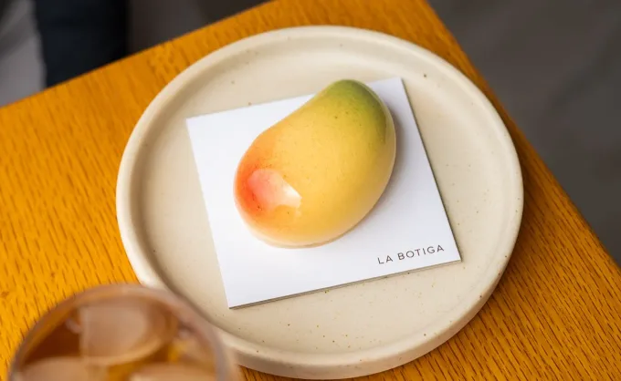 Se nota que es verano, ya sacaron los postres con la fruta de temporada: mango
