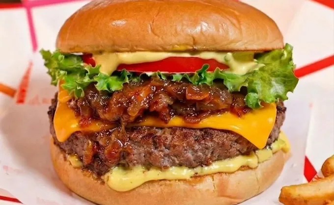 Top 3 burgers tipo americana con varios aderezos en MTY