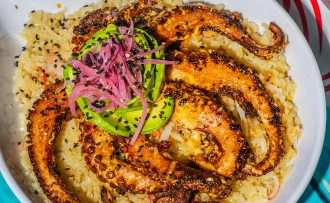 En APO, existen unos mariscos con identidad regiomontana, ambiente familiar y una experiencia completa: aquí la recomendación de Cristian Garza