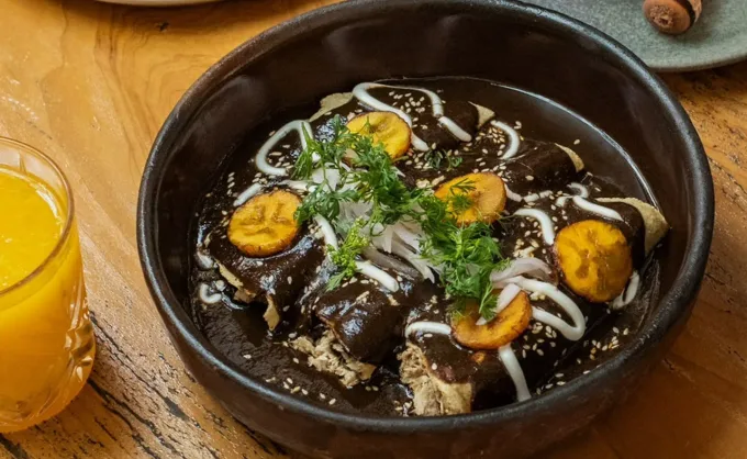 Hay un restaurante en SPG que recorre México en cada temporada y convierte la comida casera en alta cocina: reseña del chef Gerardo Garza