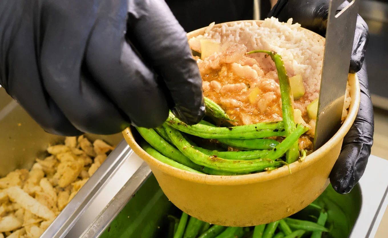 "Los Cuencos: la evolución de la comida corrida… en un bowl". El Chef Alex Jahuey nos comparte su reseña en este restaurante mexicano con un concepto diferente