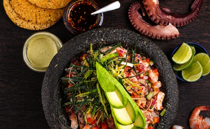 La casa original del Fat Rice, con porciones grandes y cócteles de autor. En MTY y SPG se encuentra un restaurante para quienes buscan algo diferente