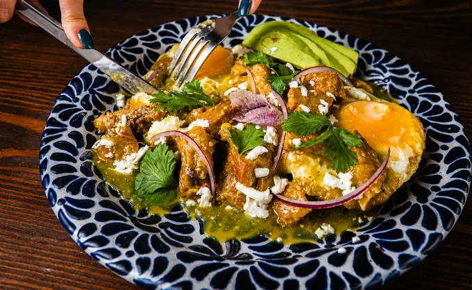 “Hay restaurantes a los que se va por la comida, pero hay otros donde la experiencia comienza mucho antes de sentarse a la mesa”: aquí la reseña de Ricardo Torres