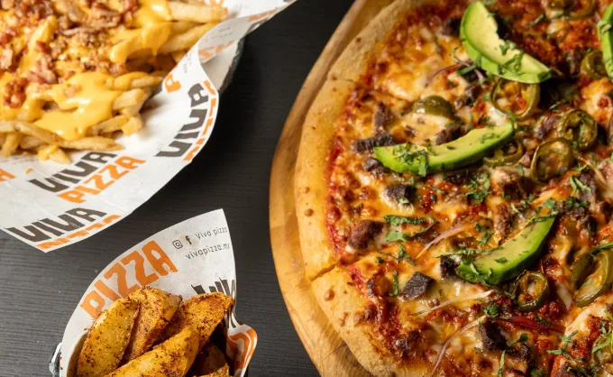 ¿No te dan ganas de salir de casa por una pizza? Hay una dark kitchen en MTY donde puedes pedir pizzas hechas en horno de piedra a domicilio o por apps