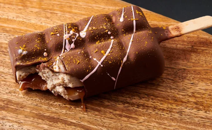 Se fusionan dos marcas gastronómicas populares de San Pedro para crear un croissant relleno con esquimal