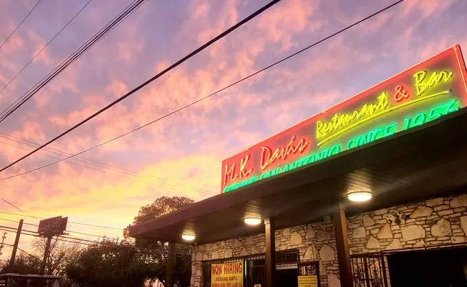 Este restaurante de San Antonio cumple 70 años sin cambiar demasiado su fórmula