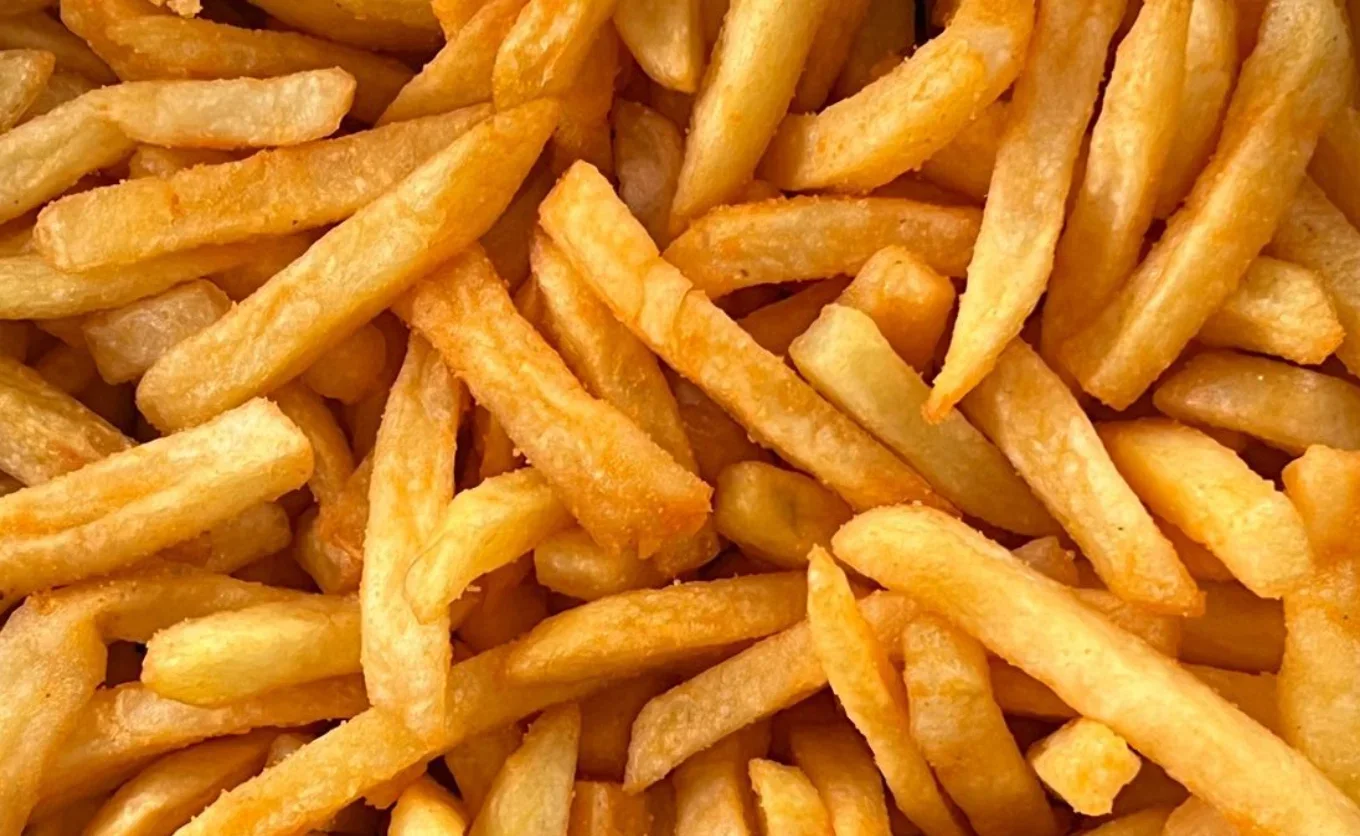 Hay 100 formas de hacer papas según el creador de contenido Armando Esquivel aun así las papas fritas fueron las más populares. ¿Será que son un clásico insuperable?