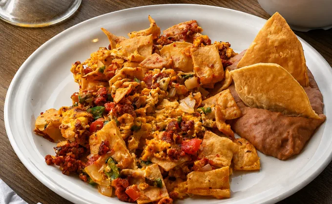 Dicen los turistas que México es uno de los países con más desayunos en el mundo: huevo, molletes, enfrijoladas, chilaquiles... ¿Será cierto? Nosotros creemos que sí - Mexicana, Nuevo León