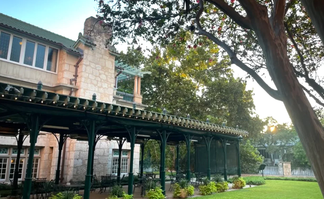 Este restaurante forma parte de un histórico complejo harinero en San Antonio