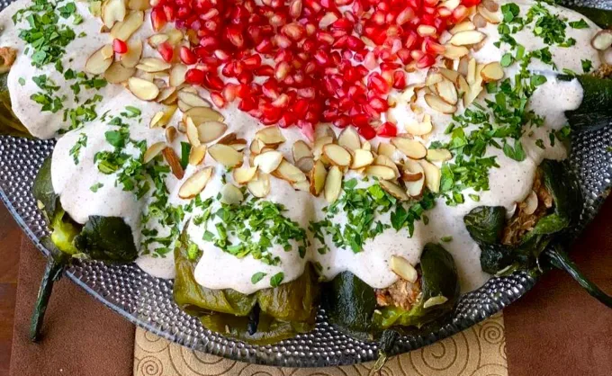Guía para impresionar. En Monterrey sí existen opciones de chile en nogada con receta tradicional. Algunos incluso traen los ingredientes en avión desde Puebla