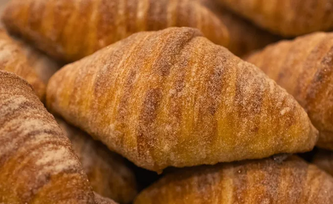 Ya empezaron a experimentar con la receta del pan de muerto, ahora lo puedes probar en forma de croissant