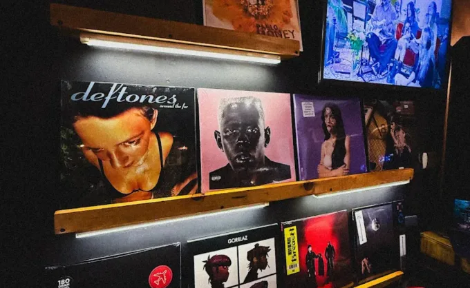 Los cafés con vinilos perfectos para salir con amigos en MTY